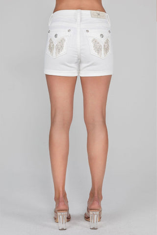 Weiße bestickte Jeans-Shorts mit aufgesetzten Gesäßtaschen und filigranen Verzierungen.