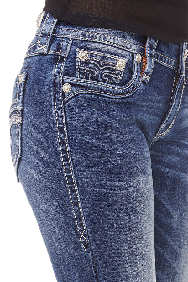 Damen Skinny Jeans in mittlerem Blau mit dekorativer Rückenhosentasche und Kontrastnähten.